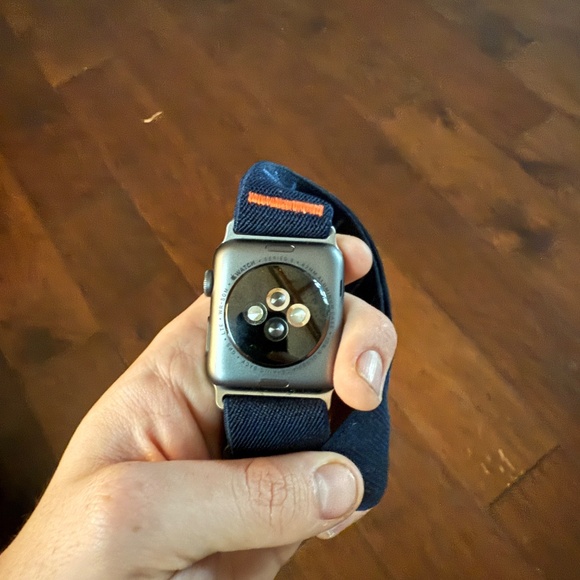 Apple Watch Series 3 – 42mm GPS, Space Gray Aluminum + Navy Band - Picture 4 of 4